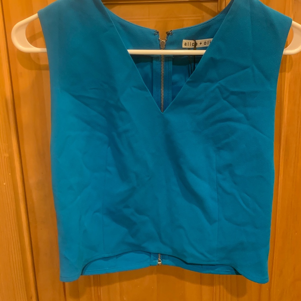 NWT - NEVER WORN - ALICE AND OLIVIA - size xs